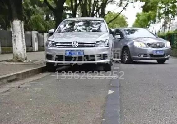 車停在車位也被貼處罰單子？交通警察：這三種停車方式也算違規(guī)！